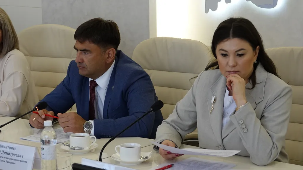 Под Кукмором построили деревню для аграриев