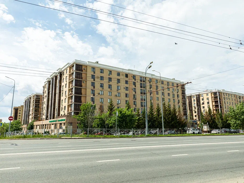 Первые дома в комплексе были кирпичными и не выше 9-12 этажей, но затем плотность застройки возросла. Фото: Урбан Медиа