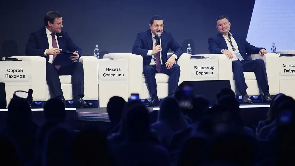 Никита Стасишин призвал девелоперов соблюдать сроки ввода жилья, несмотря на мораторий