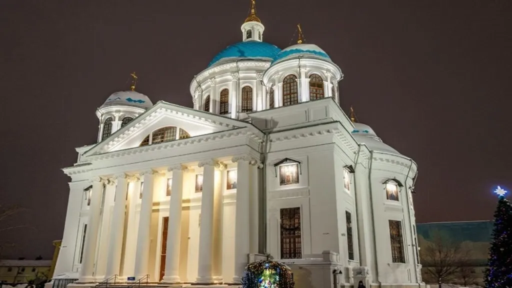 После рождественской службы к Казанскому собору подадут автобусы