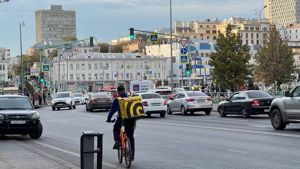 Для курьеров Казани установили правила: от номеров до ограничения скорости