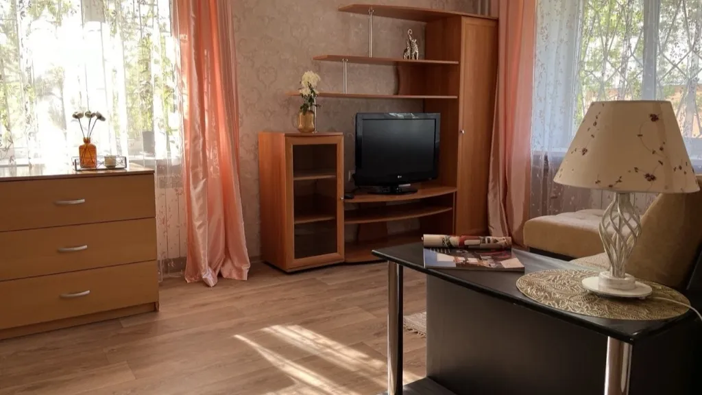 Крошечные кухни и низкие потолки или уютный клубный дом?
