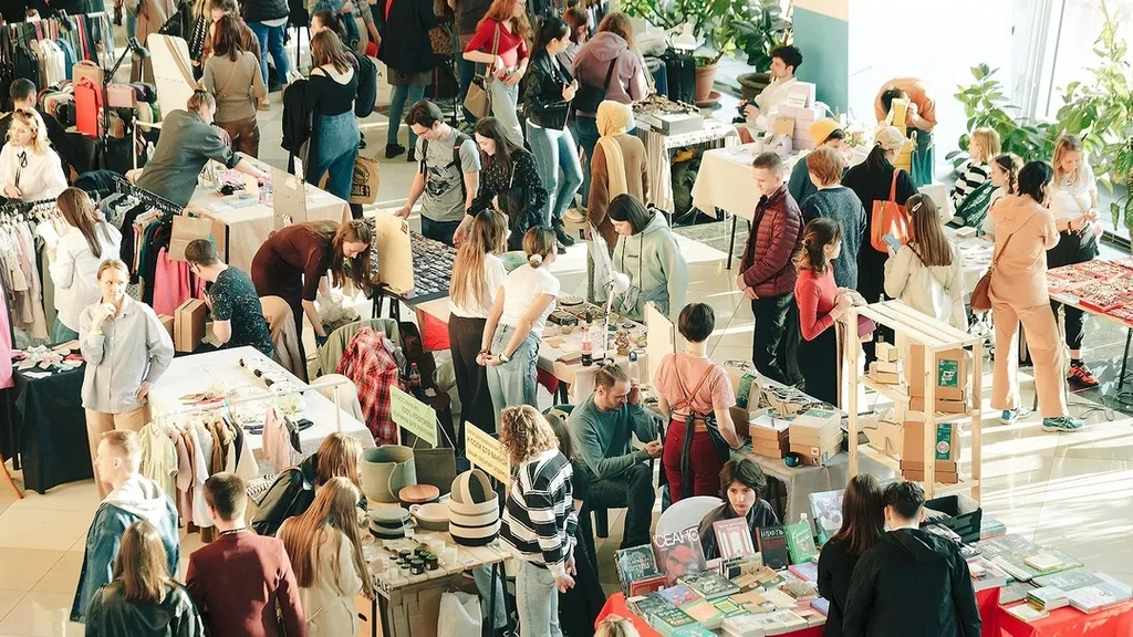 Гид по Open Space Market: прозрачные свечи, интерьерные пни и вазы из скейтов