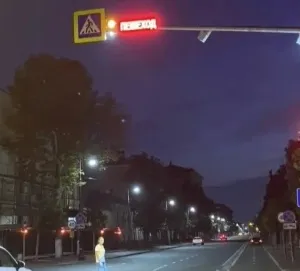 Пешеходный переход в центре Казани оснастили световой сигнализацией