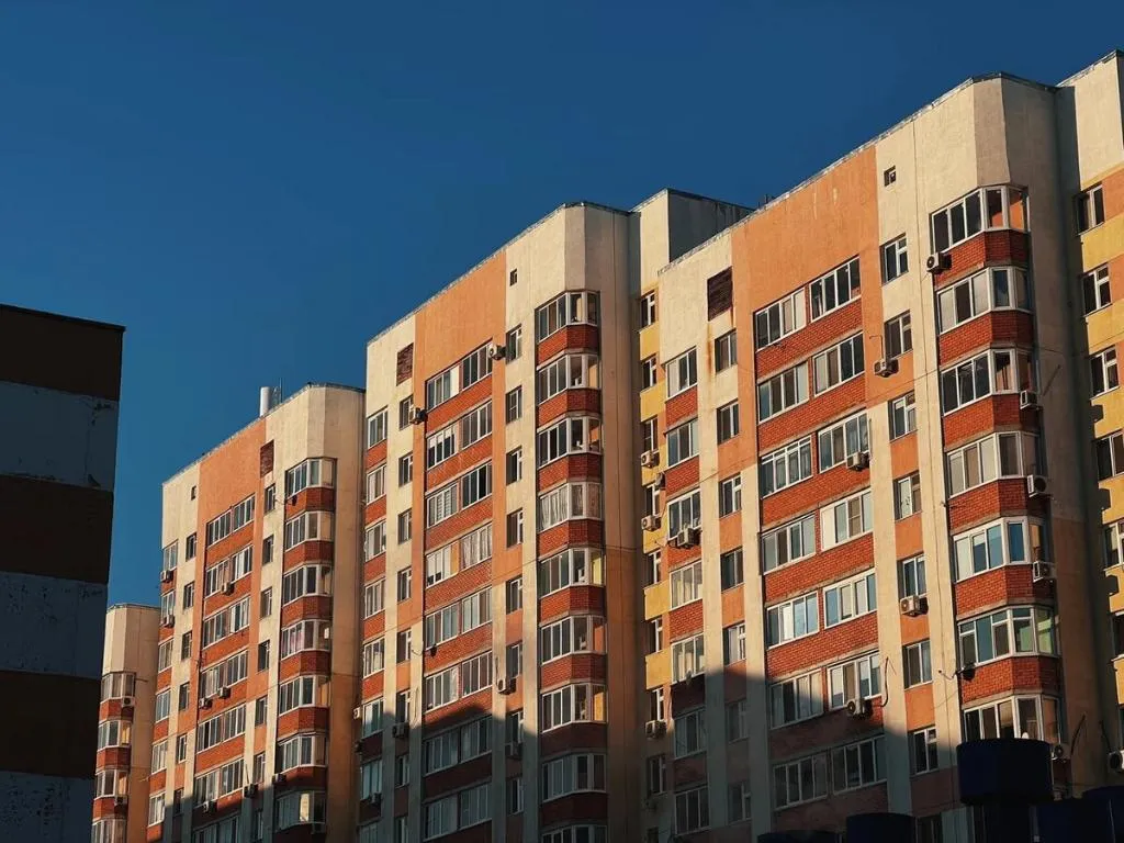 Итоги недели: дачу - за долги, инвестиции - в апарт-отели, а метеоры - в подъезды 