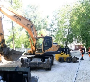 Благоустройство жилого квартала рядом с новым зданием театра Камала выполнено на 60%