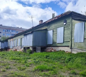Как на пороховой бочке: самое старое деревянное здание в Казани стоит заброшенным на заводе