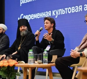 На осенних «Диалогах» Ляшенко пообещал муфтию Татарстана полумесяц на соборной мечети